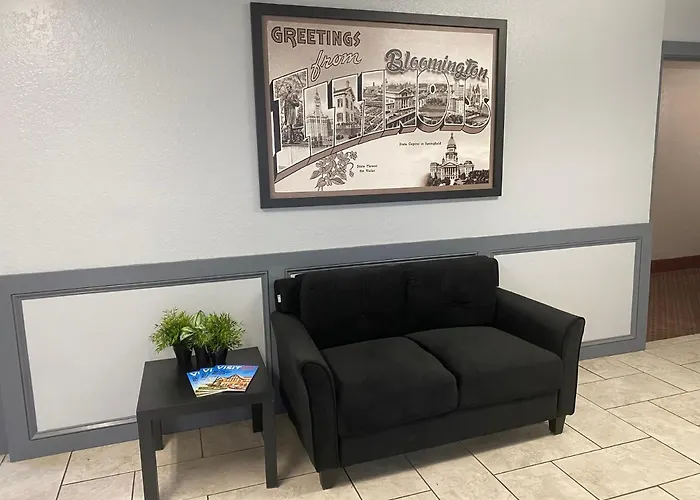 Super 8 By Wyndham Normal Hotel Bloomington
