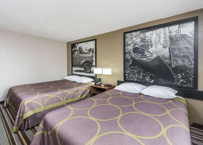 Super 8 By Wyndham Normal Hotel 2*