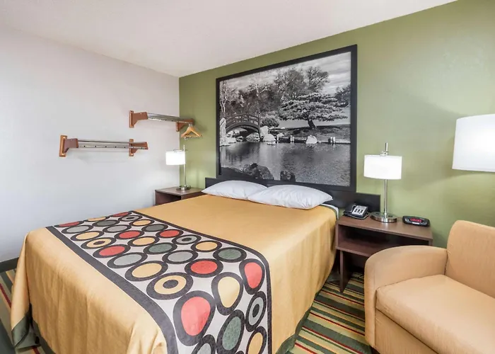 Super 8 By Wyndham Normal Hotel Bloomington