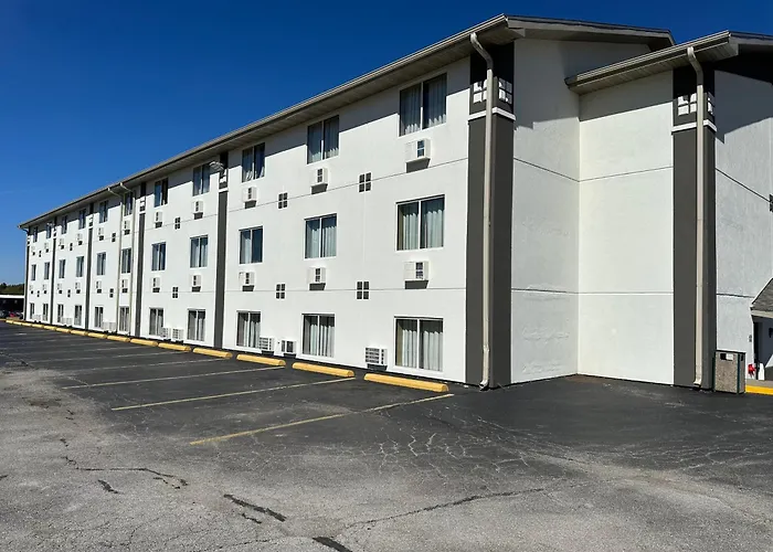 Hotel Super 8 By Wyndham Normal 2*