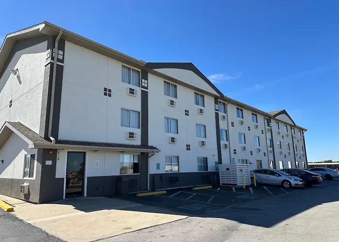 Super 8 By Wyndham Normal Hotel Bloomington