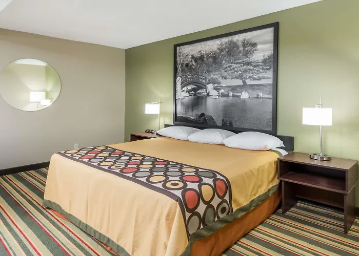Super 8 By Wyndham Normal Bloomington