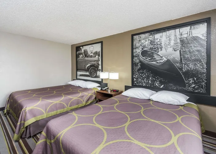 Super 8 By Wyndham Normal Hotel 2*