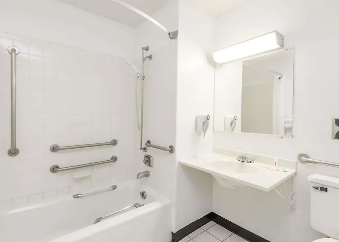 Hotel Super 8 By Wyndham Normal 2*