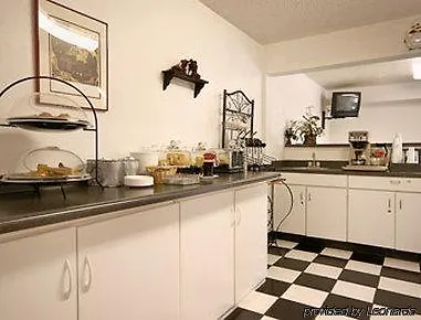 Super 8 By Wyndham Normal Bloomington