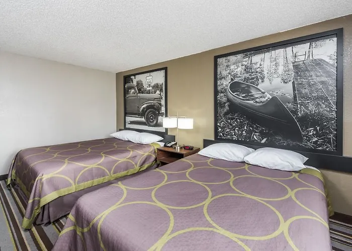 Super 8 By Wyndham Normal Hotel Bloomington
