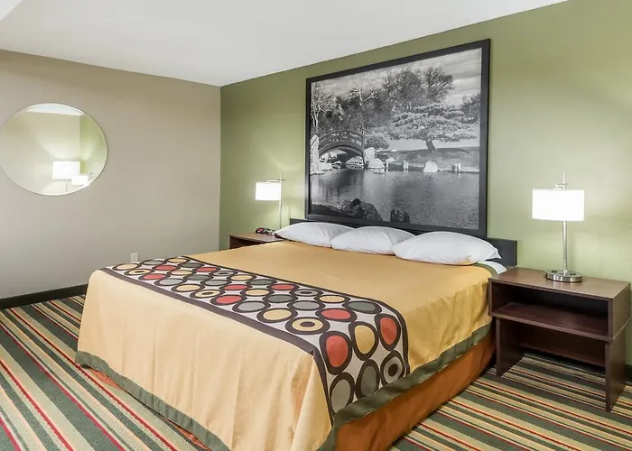 Super 8 By Wyndham Normal Hotel 2*