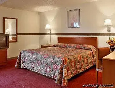 Super 8 By Wyndham Normal Hotel Bloomington